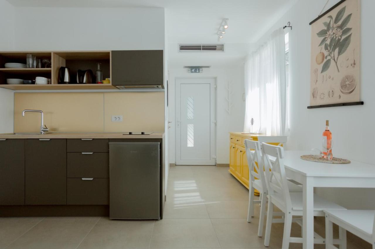 Apartments Ivica Оміш Екстер'єр фото