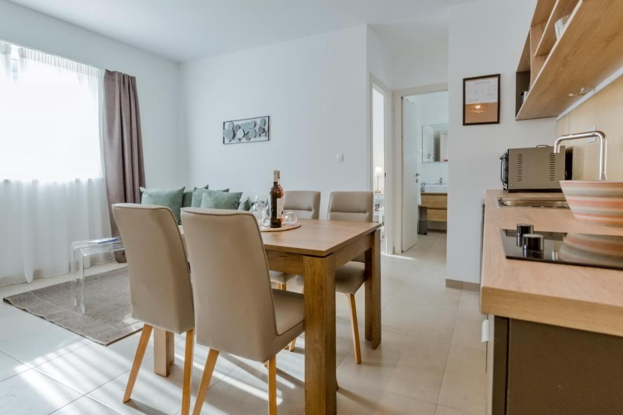 Apartments Ivica Оміш Екстер'єр фото