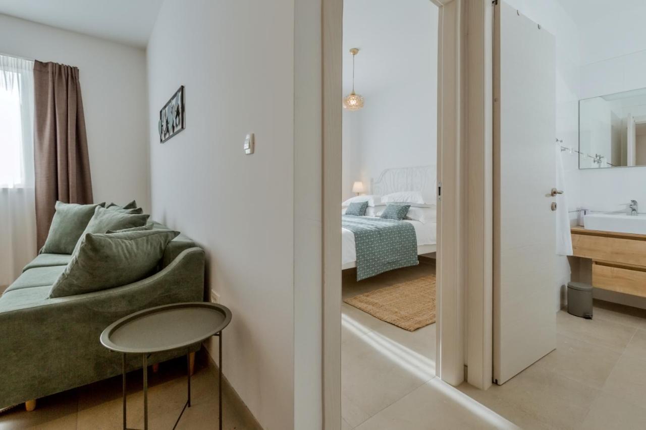 Apartments Ivica Оміш Екстер'єр фото