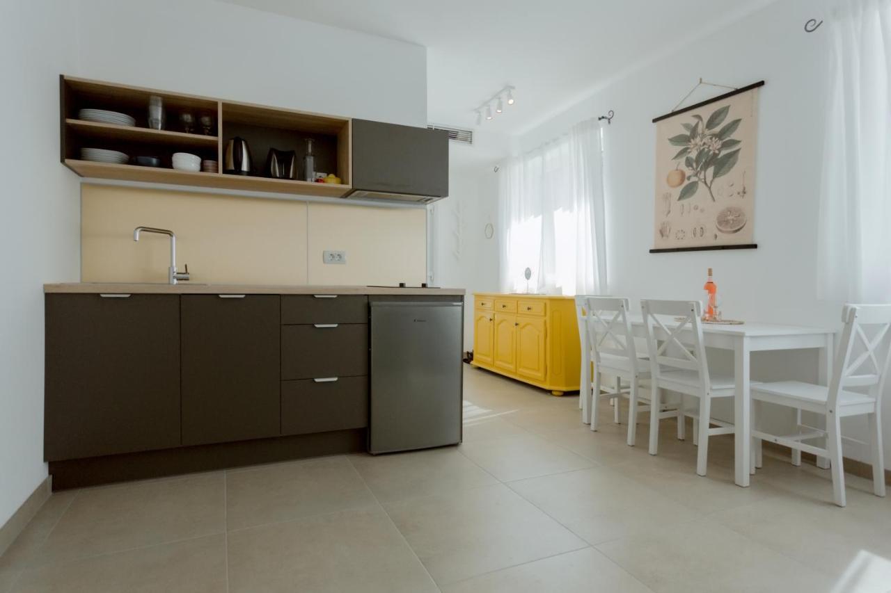 Apartments Ivica Оміш Екстер'єр фото