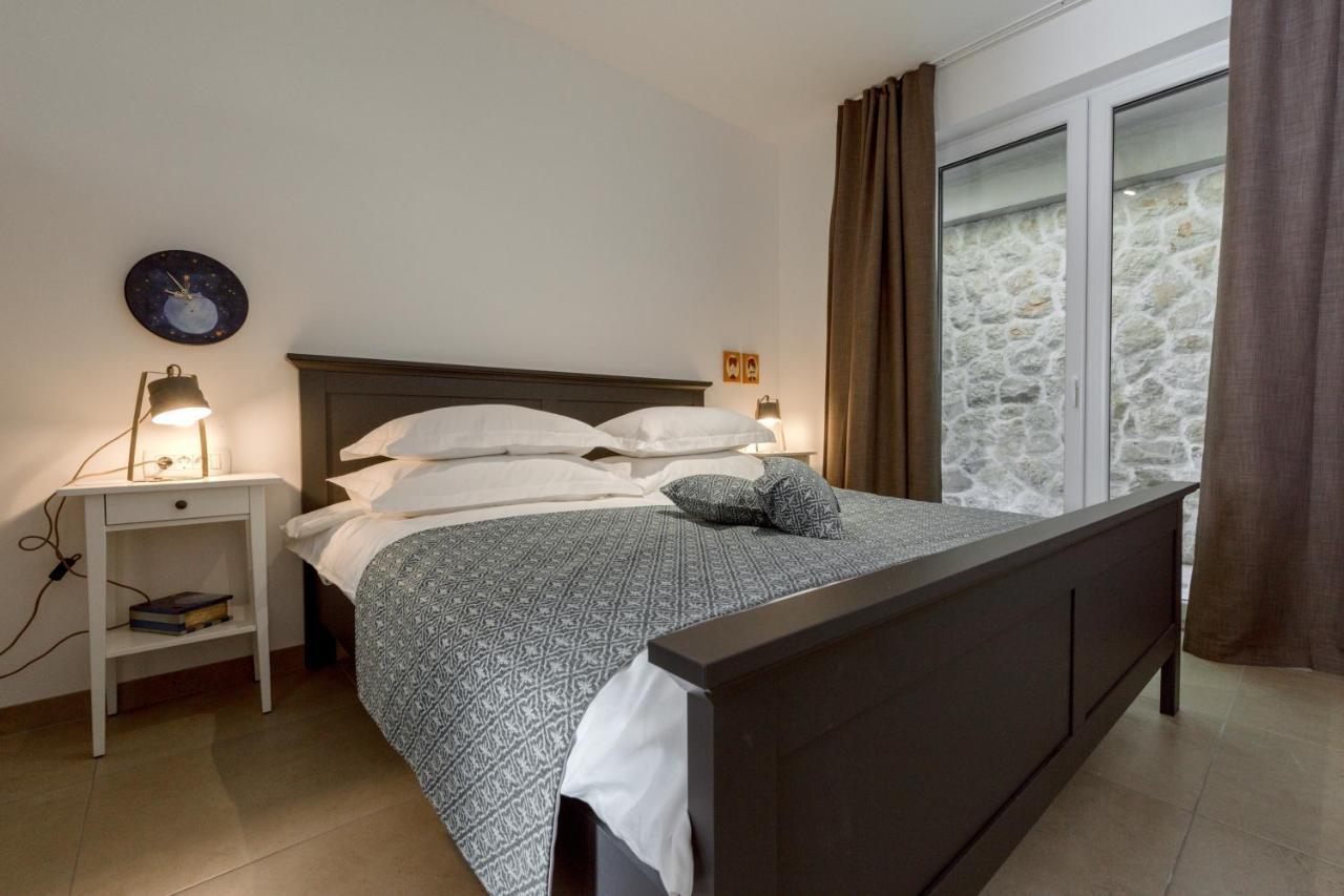 Apartments Ivica Оміш Екстер'єр фото