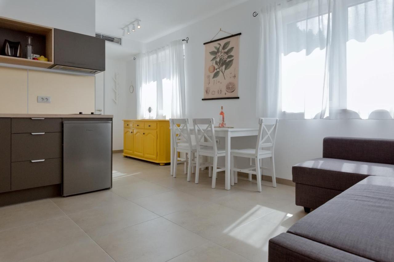 Apartments Ivica Оміш Екстер'єр фото