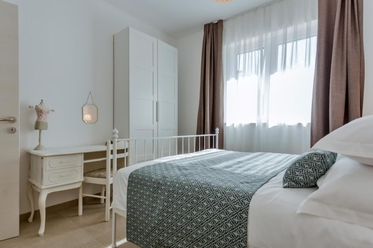 Apartments Ivica Оміш Екстер'єр фото