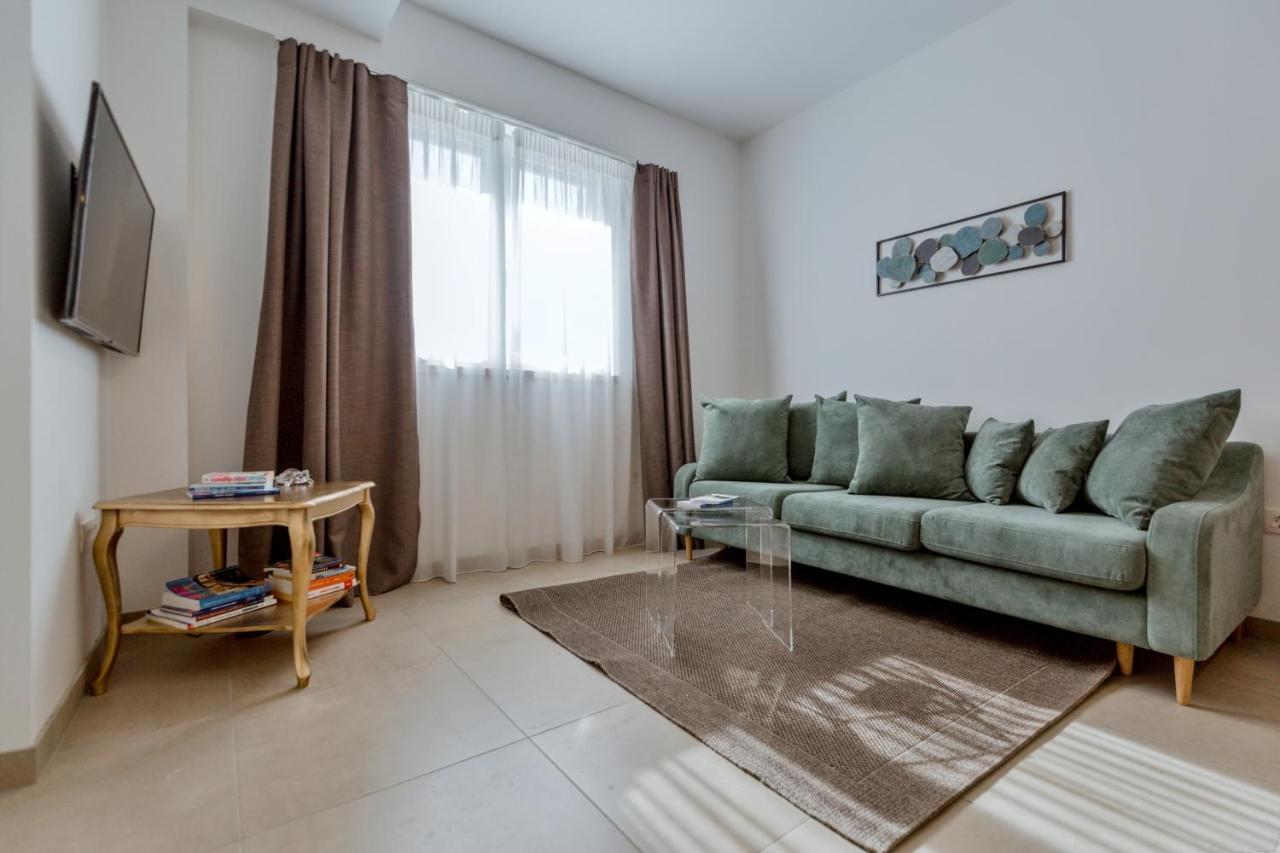 Apartments Ivica Оміш Екстер'єр фото